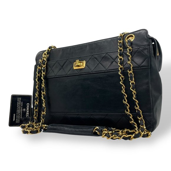 CHANEL Black Leather Shoulder Bag - Picture 1 of 16